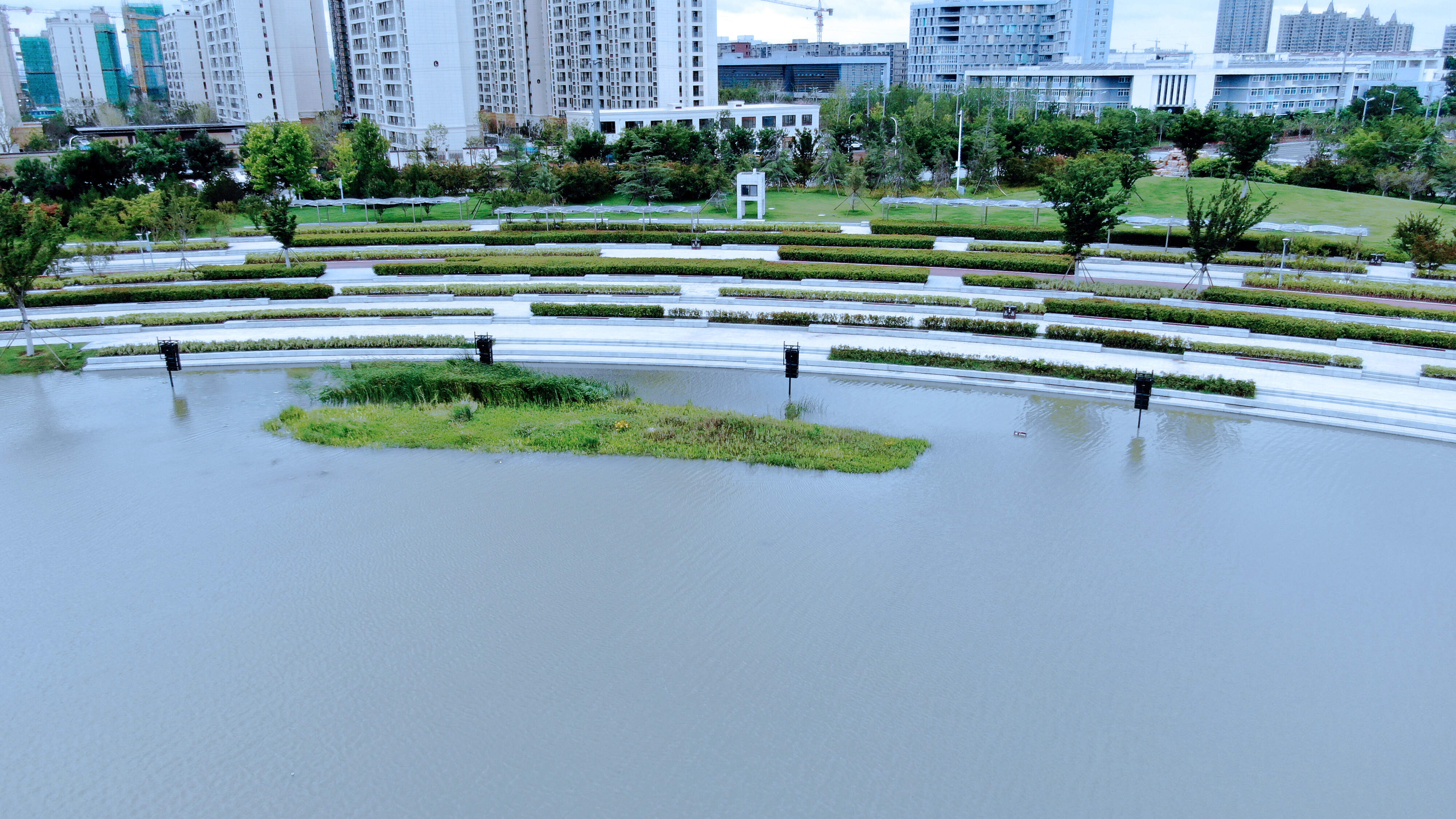 鸿雁湖公园实景照片 (1).JPG