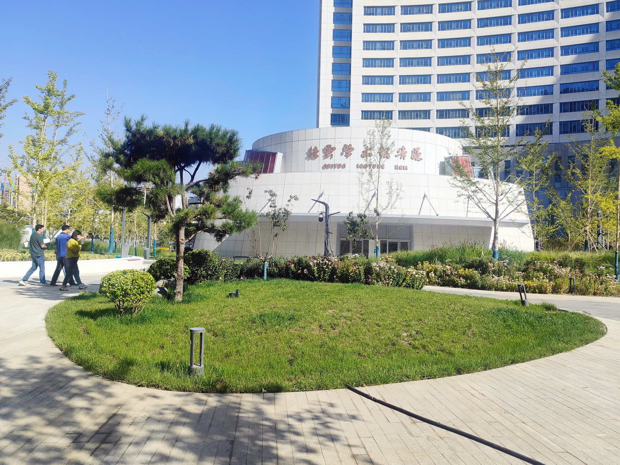 004報(bào)告廳花園02.jpg