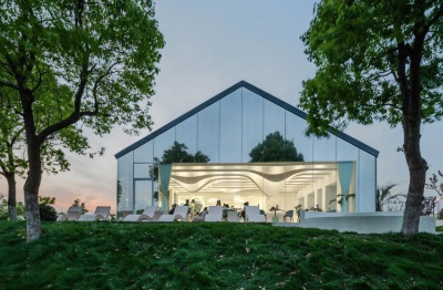 一座建筑，兩面光景：蘇州灣體育公園休閑配套建筑,Lim咖啡